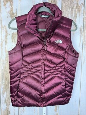 The North Face, 550 Down Puffer Vest. Silky Maroon. Size Small. Excellent cond!